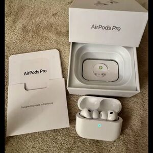 Apple AirPods Pro - Sleek White Design